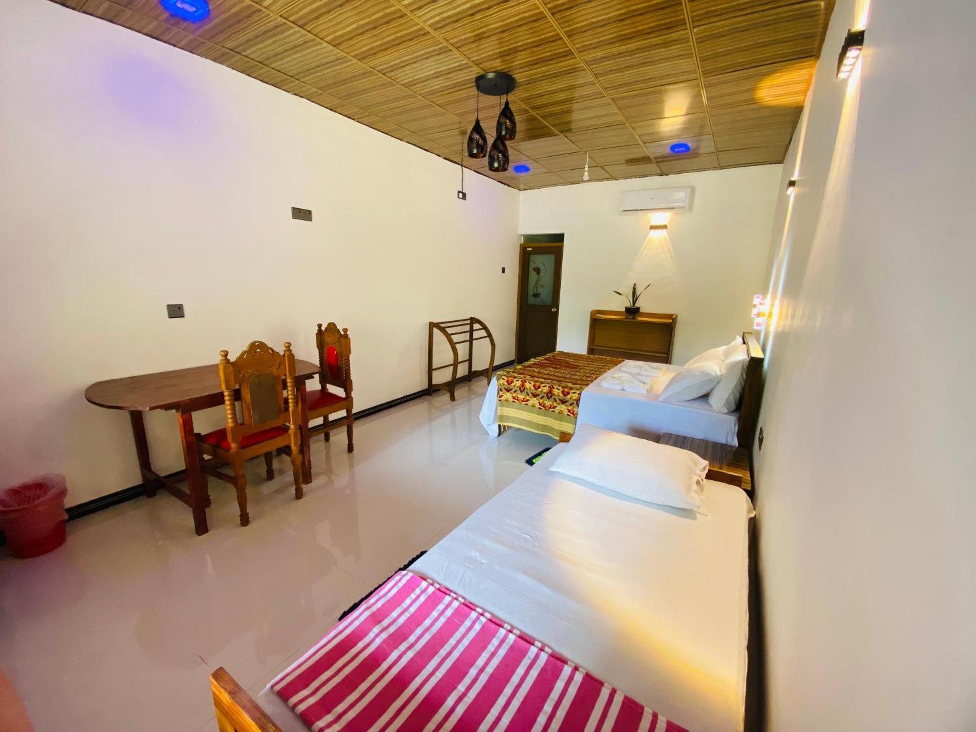 Rathnapriya Oasis Ampara Exterior foto