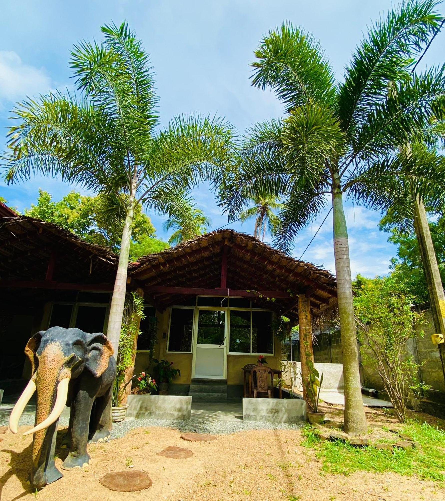 Rathnapriya Oasis Ampara Exterior foto