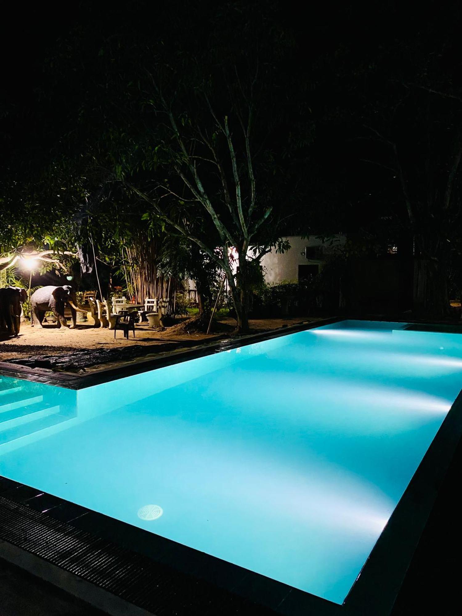 Rathnapriya Oasis Ampara Exterior foto