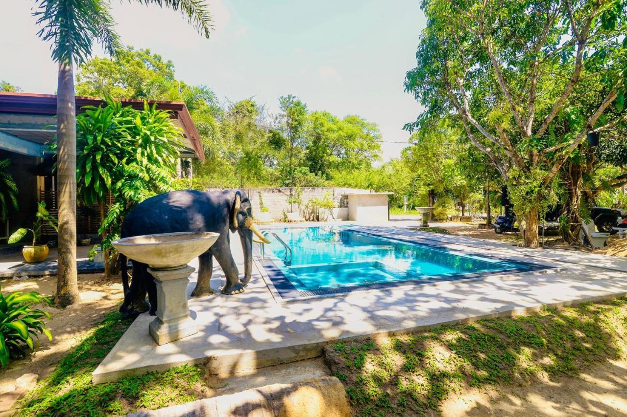 Rathnapriya Oasis Ampara Exterior foto