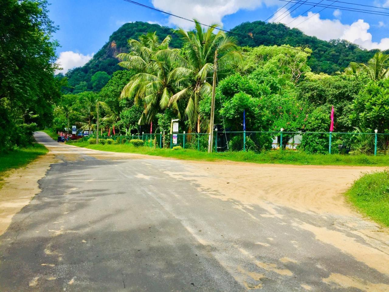 Rathnapriya Oasis Ampara Exterior foto